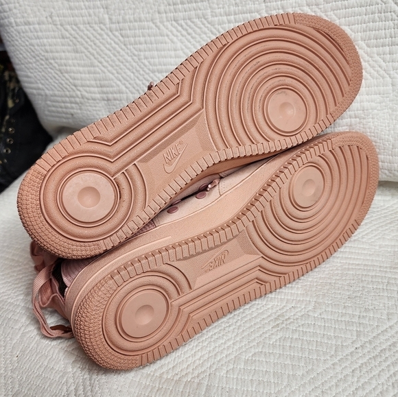 NIKE SF AF1 AIR FORCE 1 MID SUEDE CORAL STARDUST. 11.5/12. Read below. - Picture 3 of 15